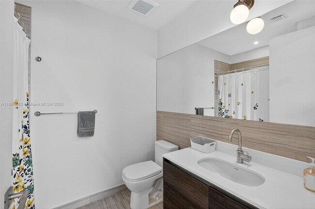 Building Photo - 301 Altara Ave