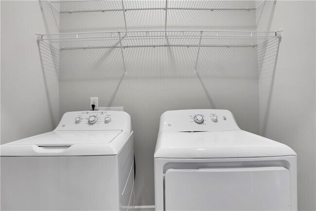 Building Photo - 1954 Sanford Dr