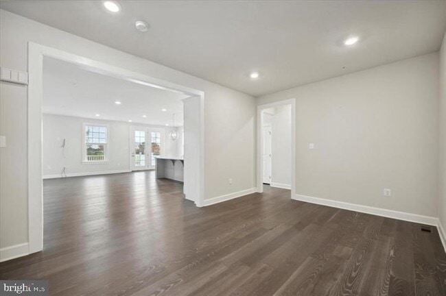 Building Photo - 325 Piper Ln