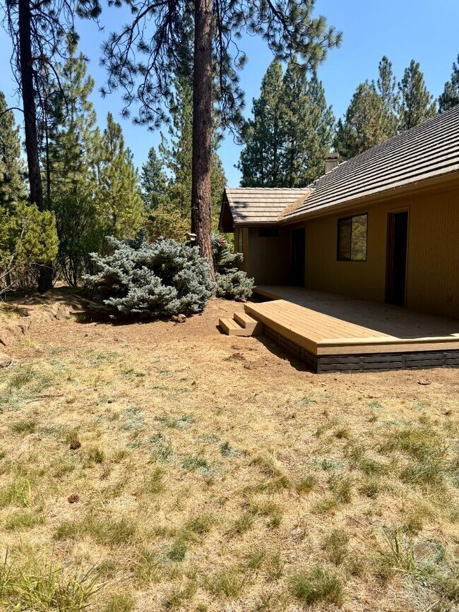 Building Photo - 61171 Minaret Cir