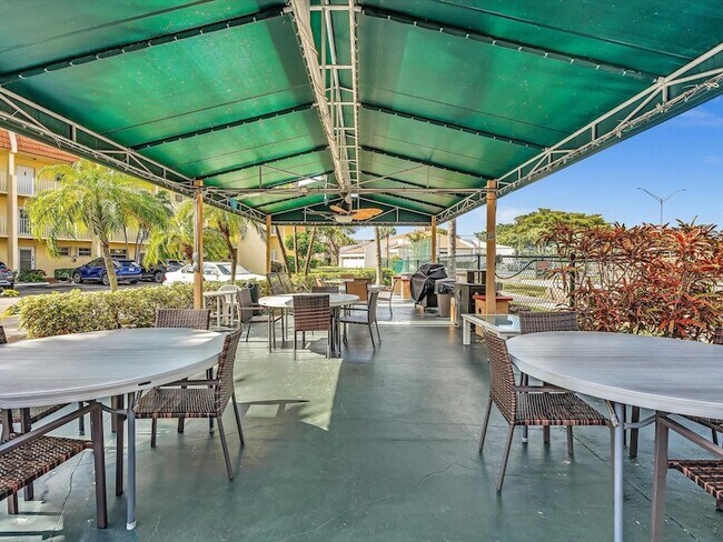 Building Photo - 6570 Royal Palm Blvd
