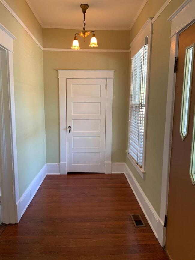 Building Photo - 110 N Hilliard St