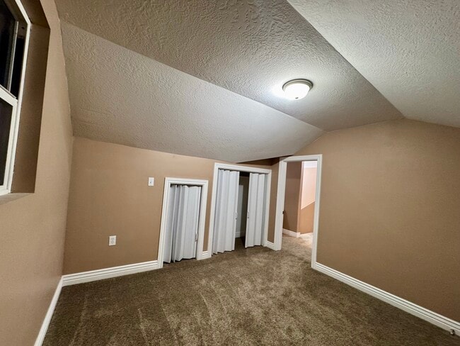 Building Photo - 781 Sherwood Dr