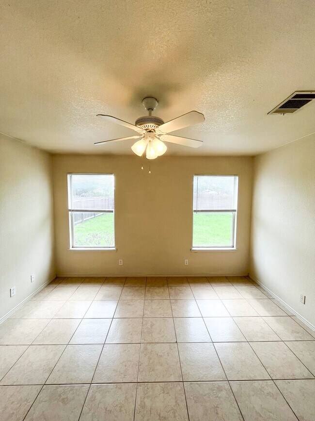 Building Photo - Available NOW!!!! Gorgeous 4 bedroom, 2 ba...