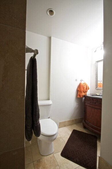 Building Photo - 1541 N Milwaukee Ave