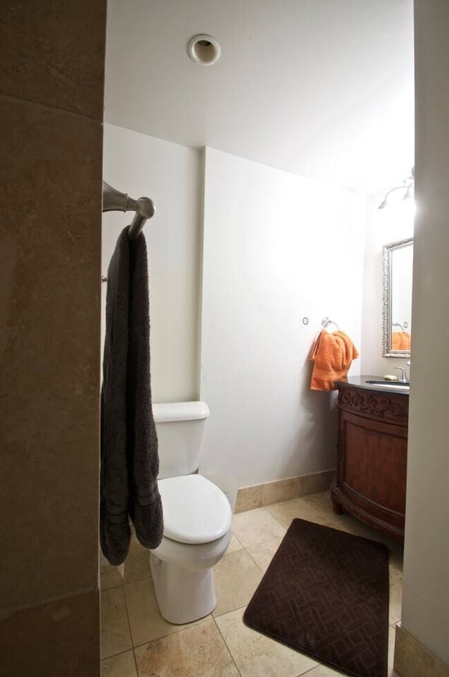 Building Photo - 1541 N Milwaukee Ave