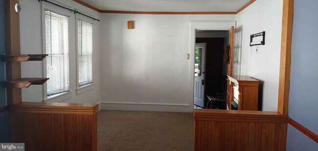 Building Photo - 613 Sampson Ave