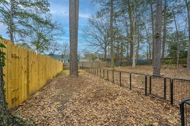 Building Photo - 306 Crestview Dr