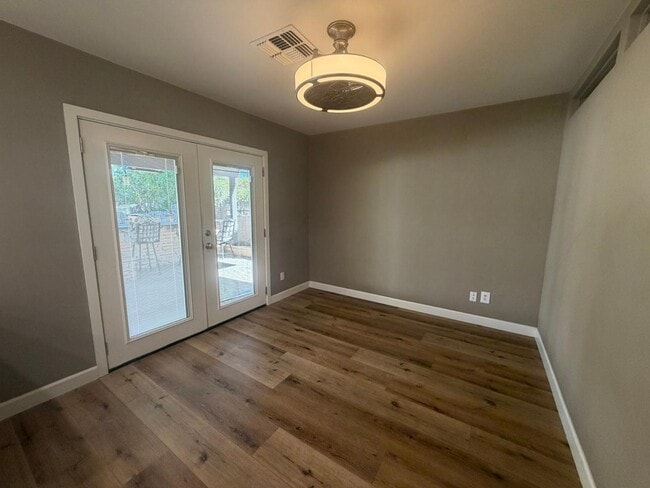 Building Photo - 9225 N Arroya Vista Dr W