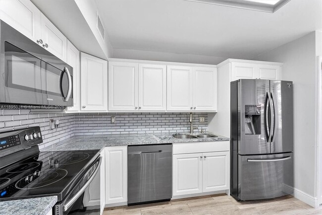 Building Photo - 7225 Promenade Dr