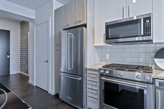 Building Photo - 515 Church St