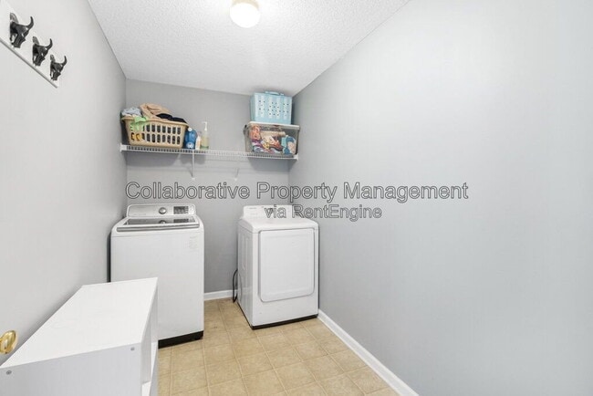 Building Photo - 215 Tigers Paw Dr