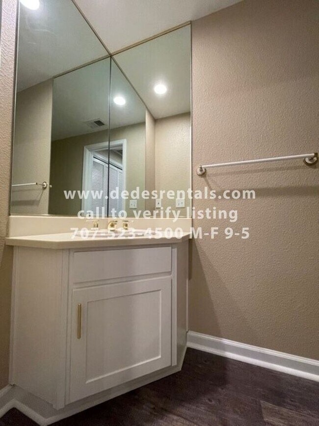 Building Photo - 2038 Stonefield Ln