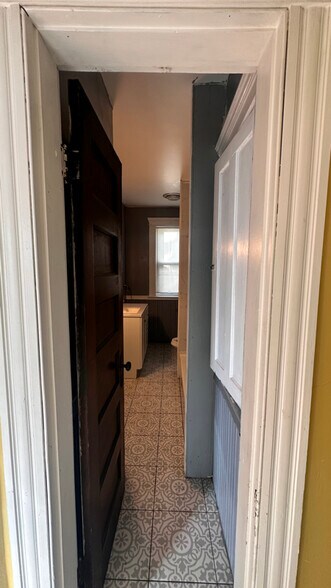 Building Photo - 84 Elmwood Ave