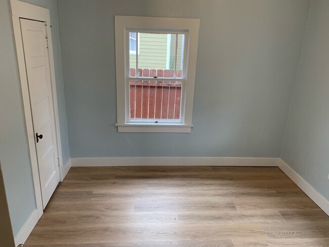 Building Photo - 450 W Sherman St