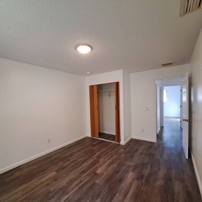 Building Photo - 1987 Erline Dr