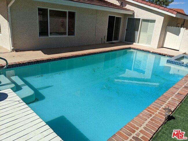 Building Photo - 4304 Park Corona