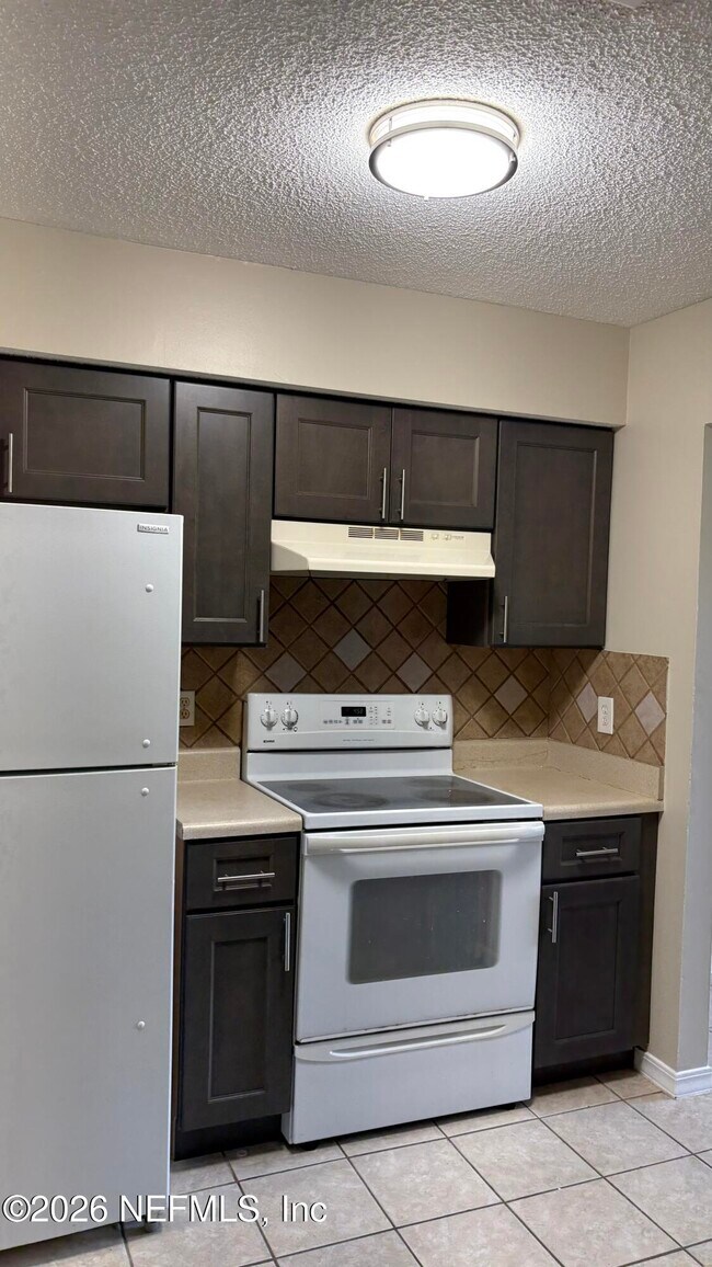 Building Photo - 11467 Fort Caroline Lakes Dr N