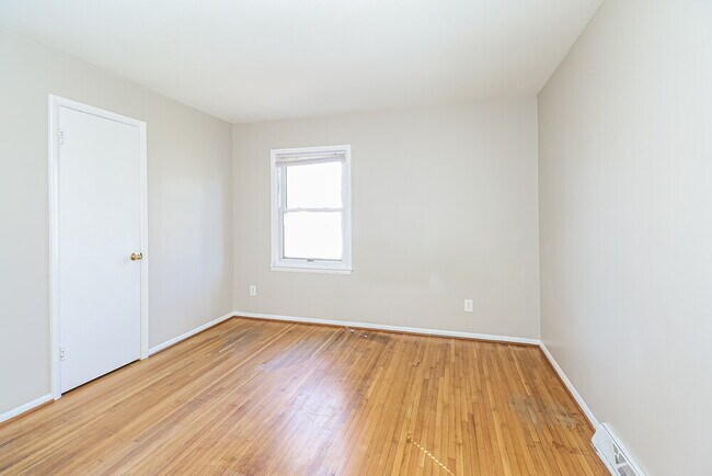 Building Photo - 3515 Archer Ave