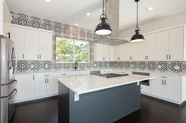 Building Photo - 2650 Crazyhorse Pass