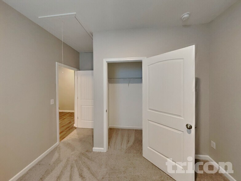 Building Photo - 1122 Woodbridge Blvd