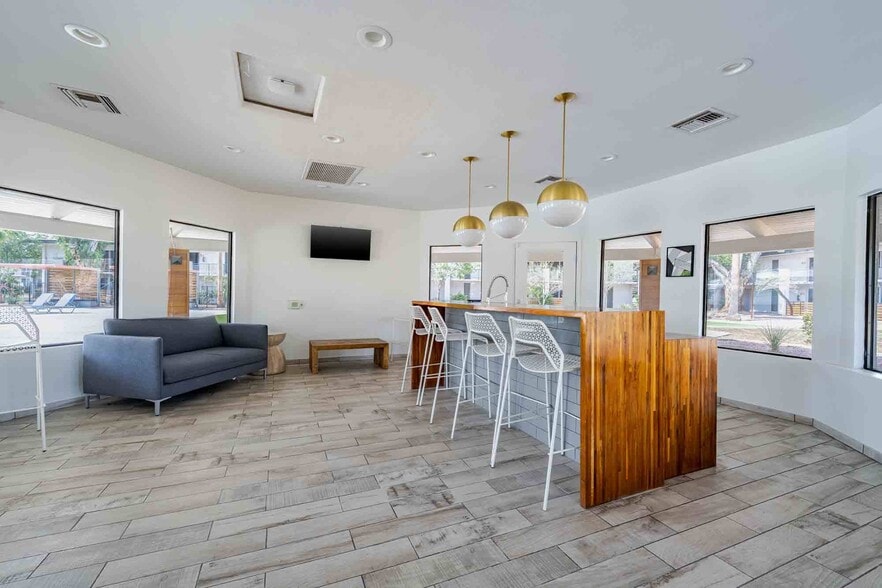 Building Photo - Sentry Tempe