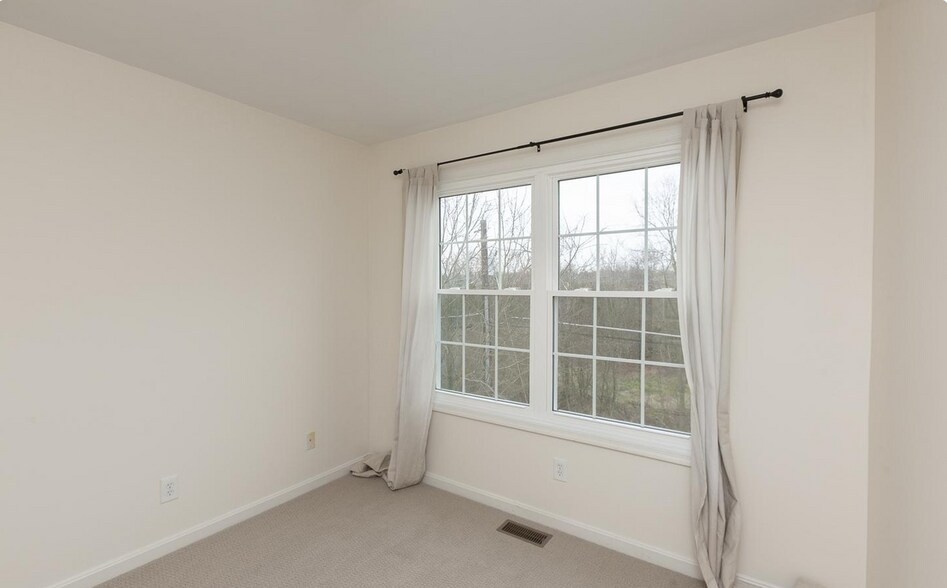 Building Photo - 106 Sir Washington St