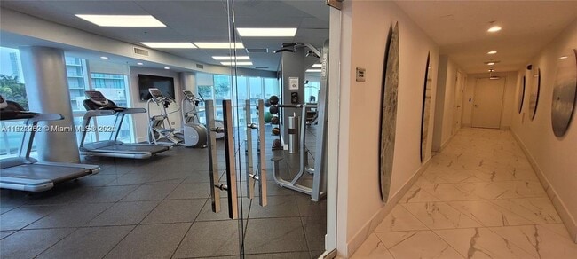 Building Photo - 480 NE 30th St