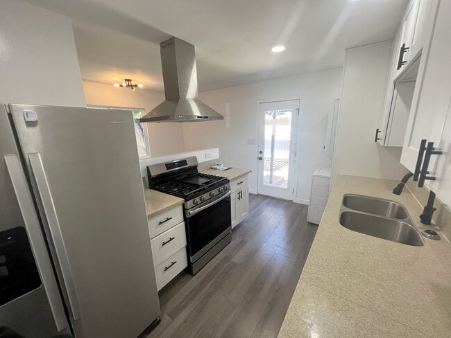 Building Photo - 3572 Nile St