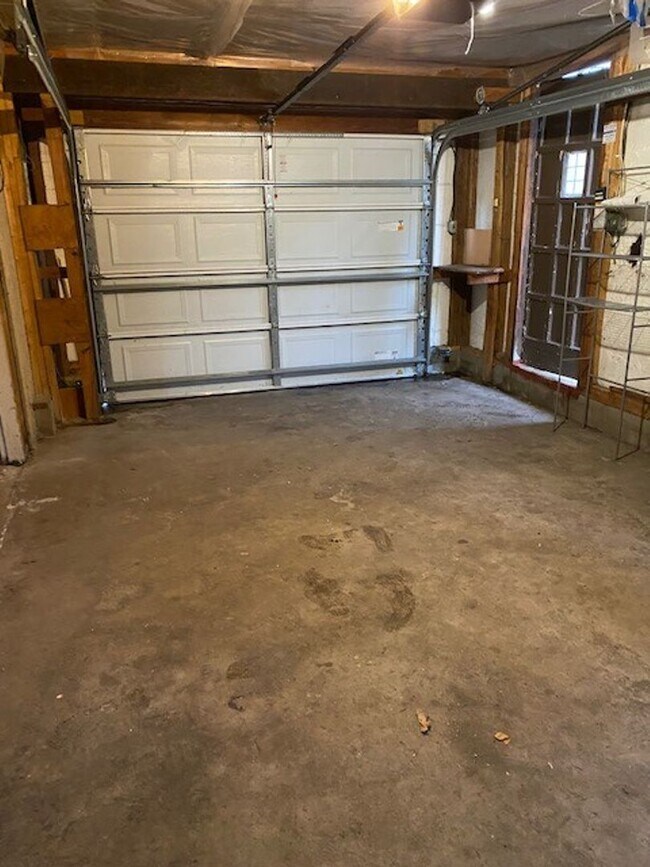 Building Photo - 3 Bedrooms, 2 Bathrooms Single Family Home in Brainerd, MN w/detached garage
