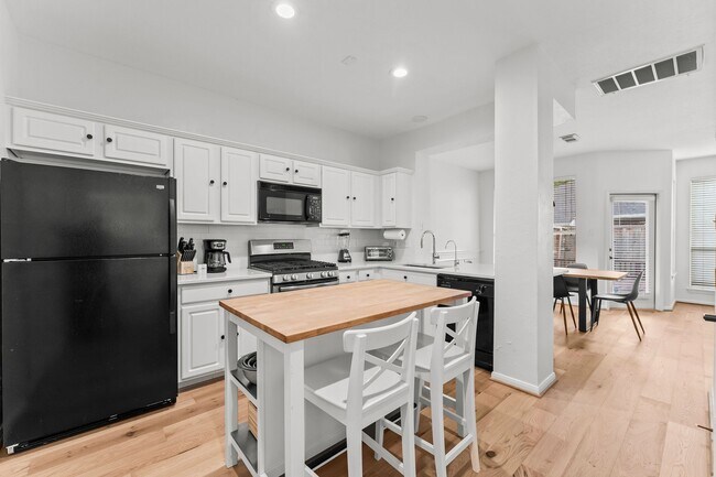 Building Photo - 7 S Avonlea Cir