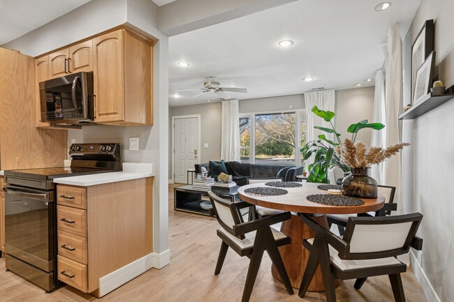 Building Photo - 837 Pahl Rd