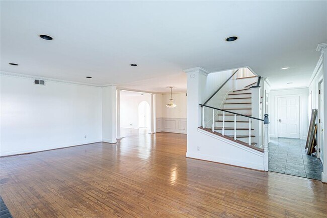 Building Photo - 3210 Oakdale St