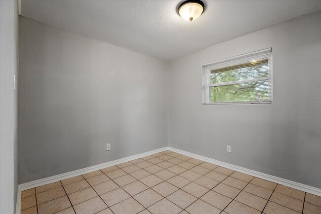 Building Photo - 1935 Barnsley Ln