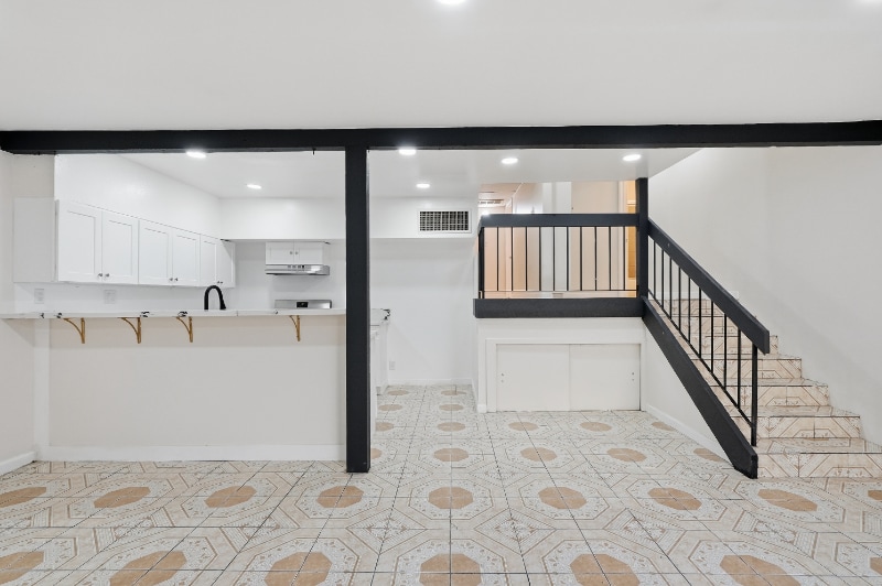 Building Photo - 7924 Woodman Ave