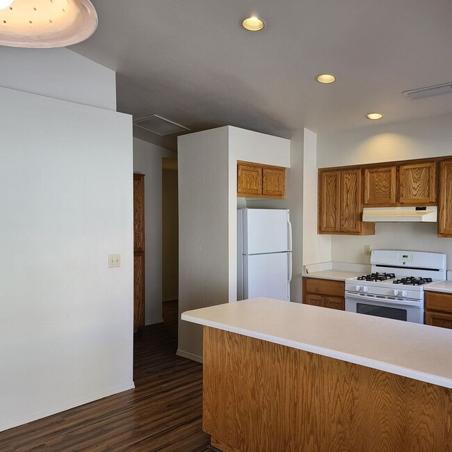 Building Photo - TOWNHOME - COTTONWOOD - SAWMILL GARDENS