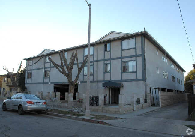 Building - 11014 Otsego St