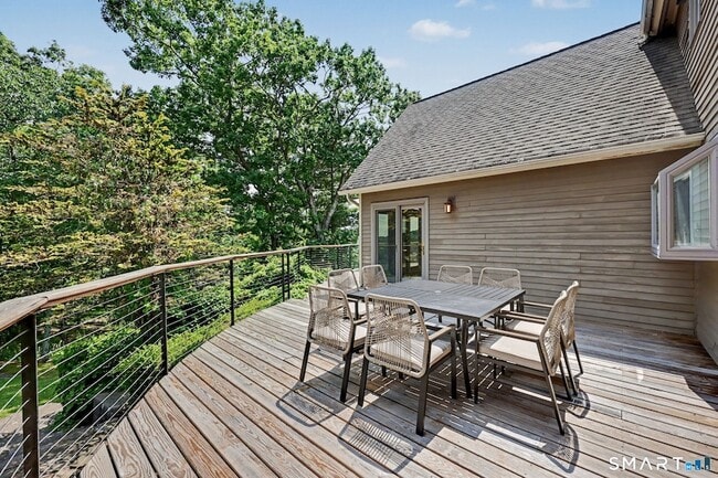 Building Photo - 12 Fox Run