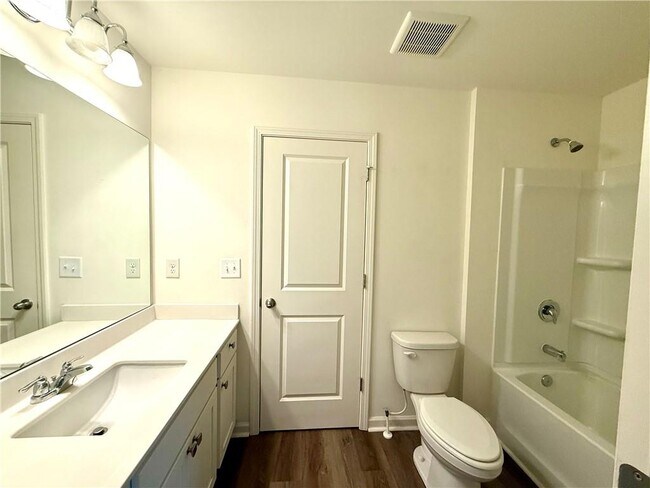 Building Photo - 119 Pond Ct