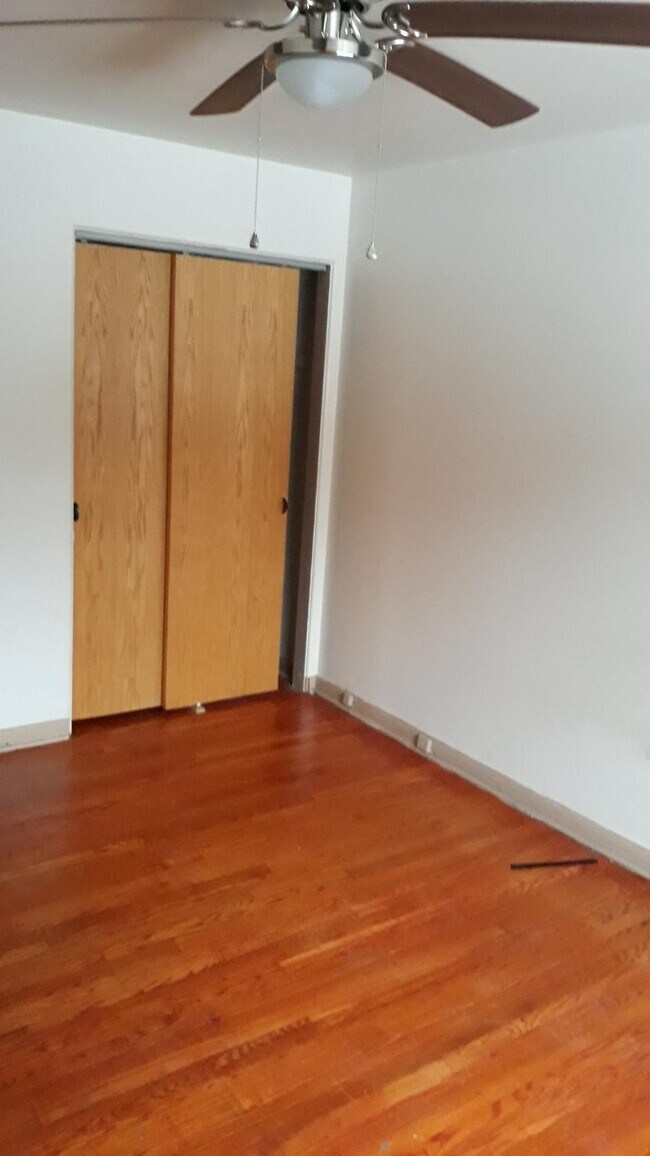 Building Photo - 2044 W Jarvis Ave