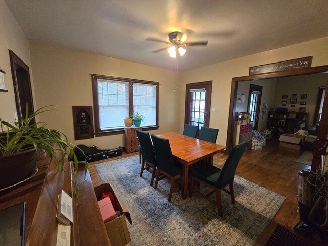 Building Photo - 3 Bedroom with garage and basement