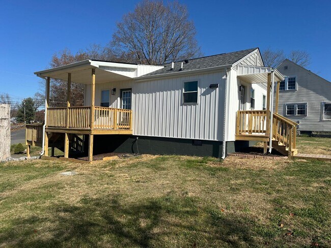 Primary Photo - 1468 Bristol Caverns Hwy