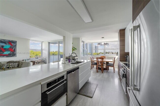 Building Photo - 16546 NE 26th Ave