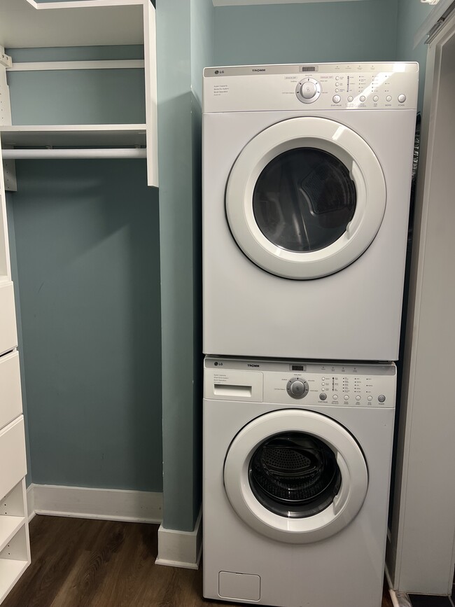 Washer-dryer - 505 6th E St