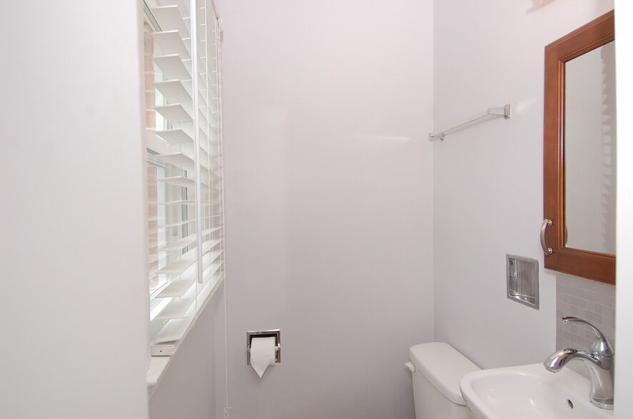 Building Photo - 3105 Brentwood Rd