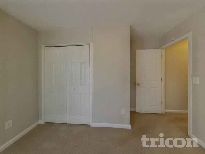 Building Photo - 5774 Broadleaf Way