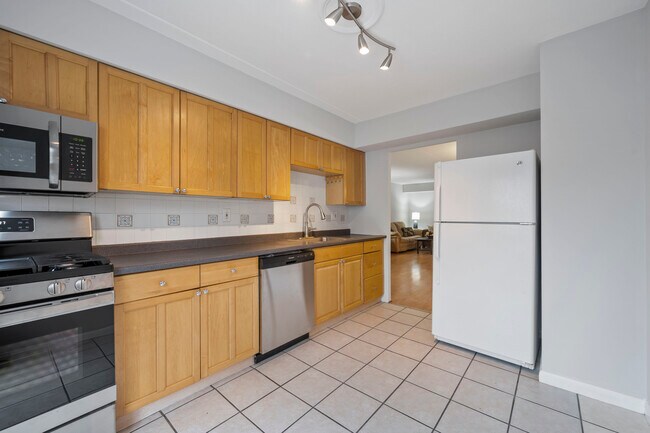 Building Photo - 253 Shawmont Ave