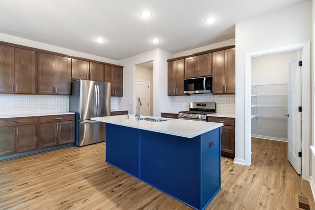 Building Photo - 670 Lambert Dr