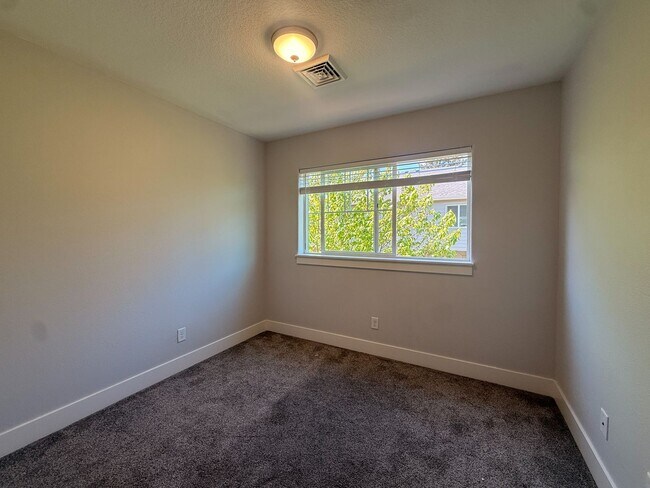 Building Photo - HONEYBEE5711-5713