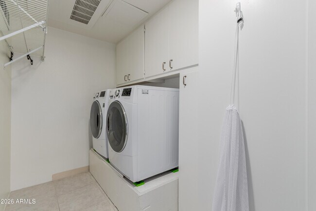 Building Photo - 10330 W Thunderbird Blvd